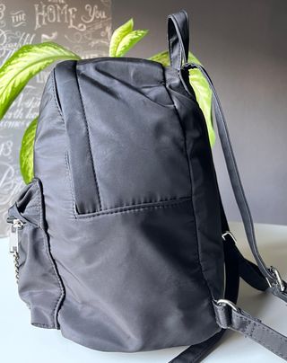 Mochila Negra Minimalista - Bershka (Urban)