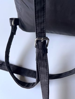 Mochila Negra Minimalista - Bershka (Urban)