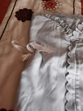 Saco de bebé azul con volantes