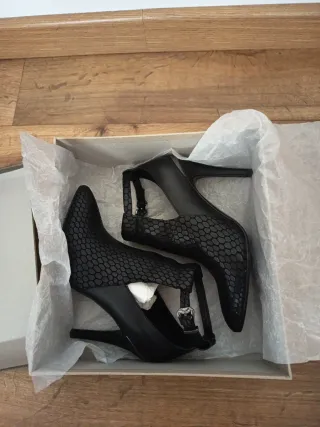 Botín elegante piel negro ! Alma en Pena !!!