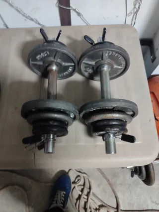 Pesas de metal para gimnasio