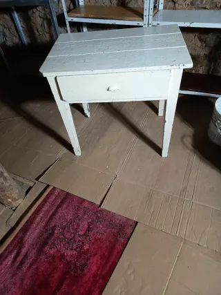 Mesa de madera antigua