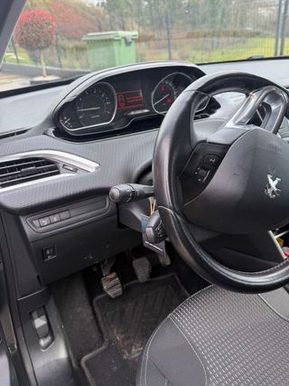 Peugeot 208 2016