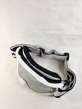 Gafas de esquí blancas y negras