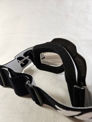 Gafas de esquí blancas y negras