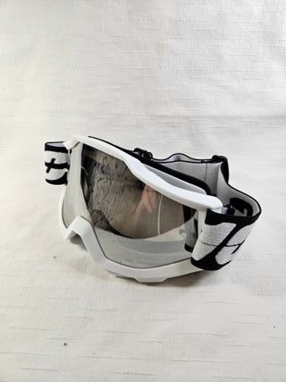 Gafas de esquí blancas y negras