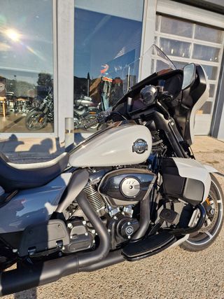 Harley-Davidson Street Glide Ultra Gris