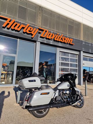 Harley-Davidson Street Glide Ultra Gris