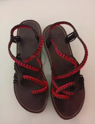 Sandalias Tiras Talla 39 Negras y Rojas