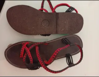 Sandalias Tiras Talla 39 Negras y Rojas