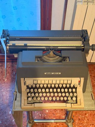 Máquina de escribir Olivetti Línea 98