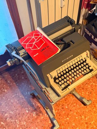 Máquina de escribir Olivetti Línea 98