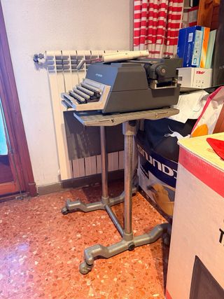 Máquina de escribir Olivetti Línea 98