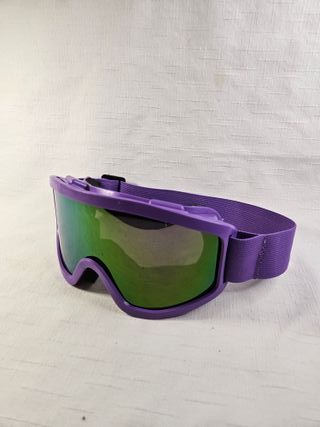 Gafas de esquí moradas con lente verde