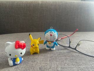 Lote 3 figuras Hello Kitty, Doraemon, Pikachu