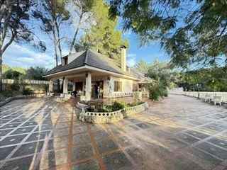 Chalet en venta en Zona Urbanizaciones en Alzira