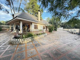 Chalet en venta en Zona Urbanizaciones en Alzira