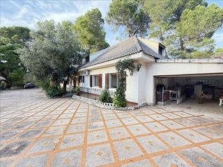 Chalet en venta en Zona Urbanizaciones en Alzira