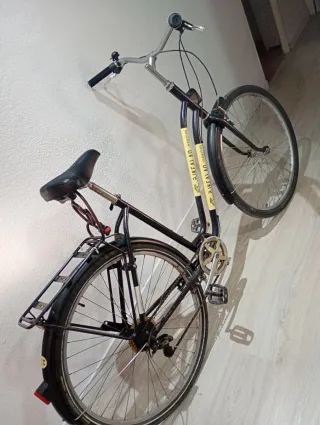 Bicicleta de paseo negra