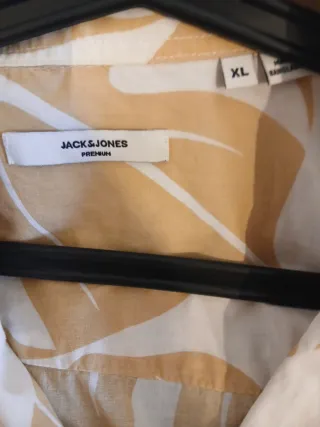 Camisa Hojas Amarillas y Blancas