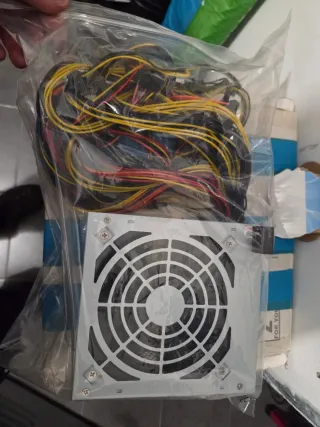 Fuente Alimentación Cooler Master 700W