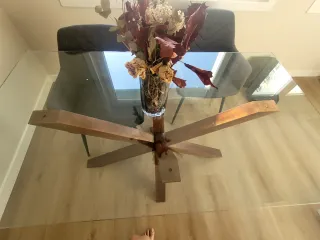 Tavolo da pranzo in vetro e legno