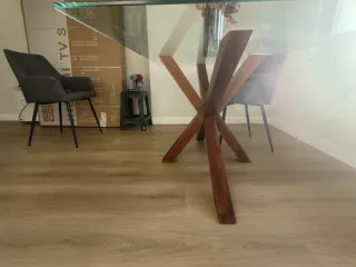 Tavolo da pranzo in vetro e legno