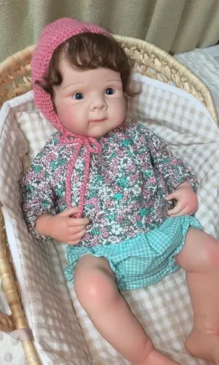 Bebé de silicona con chupete