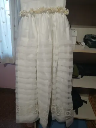 Traje de Comunión T110. Pequeño rasgo en el bajo