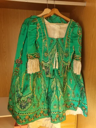 Se hace pack con vestidos anteriores.