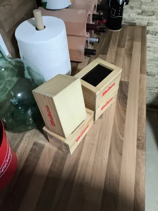 Servilletero de madera Mahou