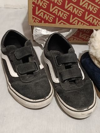 Sapatilhas Vans e Pantufas N.31