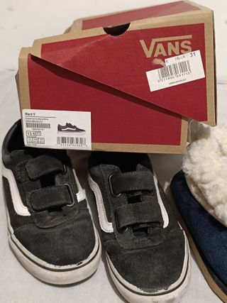 Sapatilhas Vans e Pantufas N.31