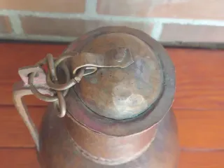 Cántaro de cobre antiguo