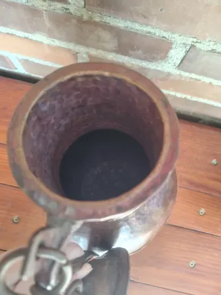 Cántaro de cobre antiguo