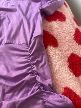 Vestido morado fruncido