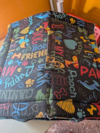 Casa cama para mascotas con diseño divertido