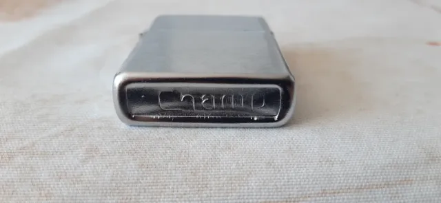Accendino tipo Zippo in metallo argentato