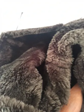 Abrigo verde con pelo y capucha