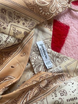 Vestido de verano con estampado bandana