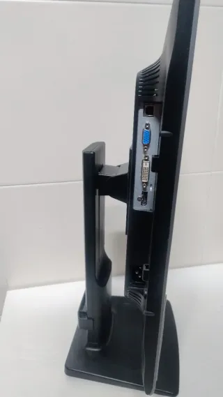 Monitor HP 19 TFT Argento