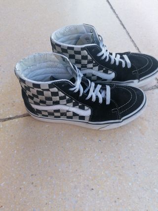 Zapatillas Vans SK8-Hi Negras y Blancas.