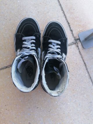 Zapatillas Vans SK8-Hi Negras y Blancas.