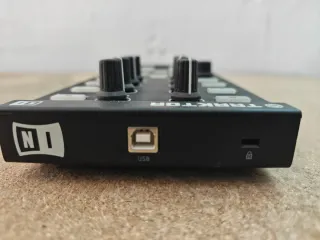 Controlador DJ Traktor Kontrol X1