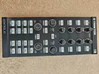 Controlador DJ Traktor Kontrol X1