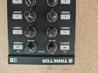 Controlador DJ Traktor Kontrol X1