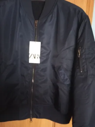 Cazadora bomber Zara azul marino