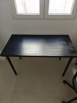 Scrivania Ikea nera e marrone