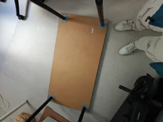 Scrivania Ikea nera e marrone