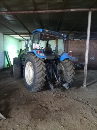 Vendo Tractor New Holland 8340 con pala